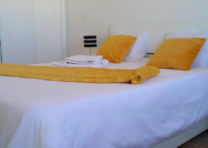 Com Vista Espetacular, Ao Lado Da Praia, By Qozzy Портиман