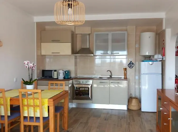 Com Vista Espetacular, Ao Lado Da Praia, By Qozzy *