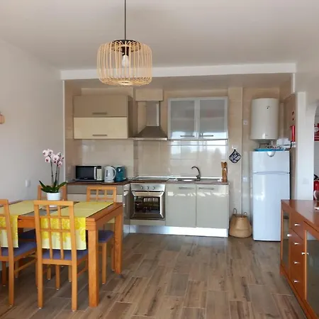 Com Vista Espetacular, Ao Lado Da Praia, By Qozzy *